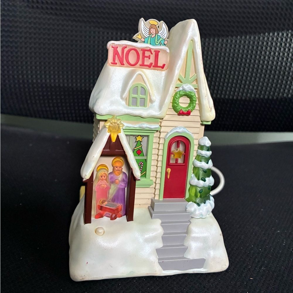 Hallmark 2009 Caroling Cottage Ornament Christmas Holiday Noel - Light/Music